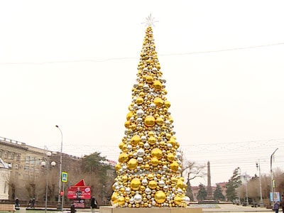Золотая елка на Аллее Героев